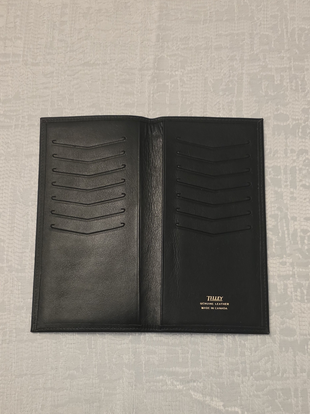 Vintage Tilley Endurables Smooth Black Leather Long Vertical Bifold Wallet